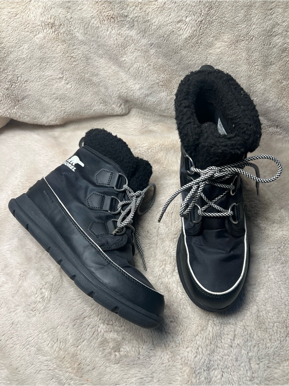 Sorel Explorer Carnival sneaker boots size 7